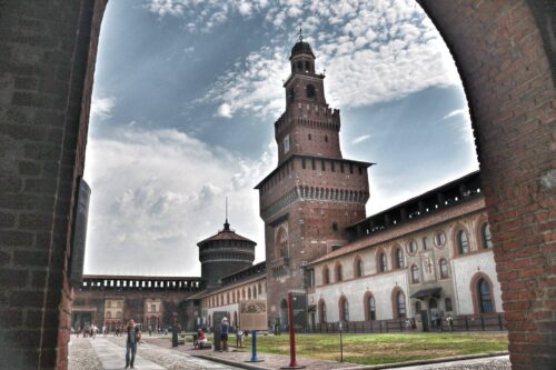 Milano e il Rinascimento 1 Castello Sforzesco torre del Filarete